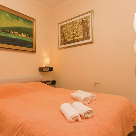 Apartment 2 Bedroom Amazing In *